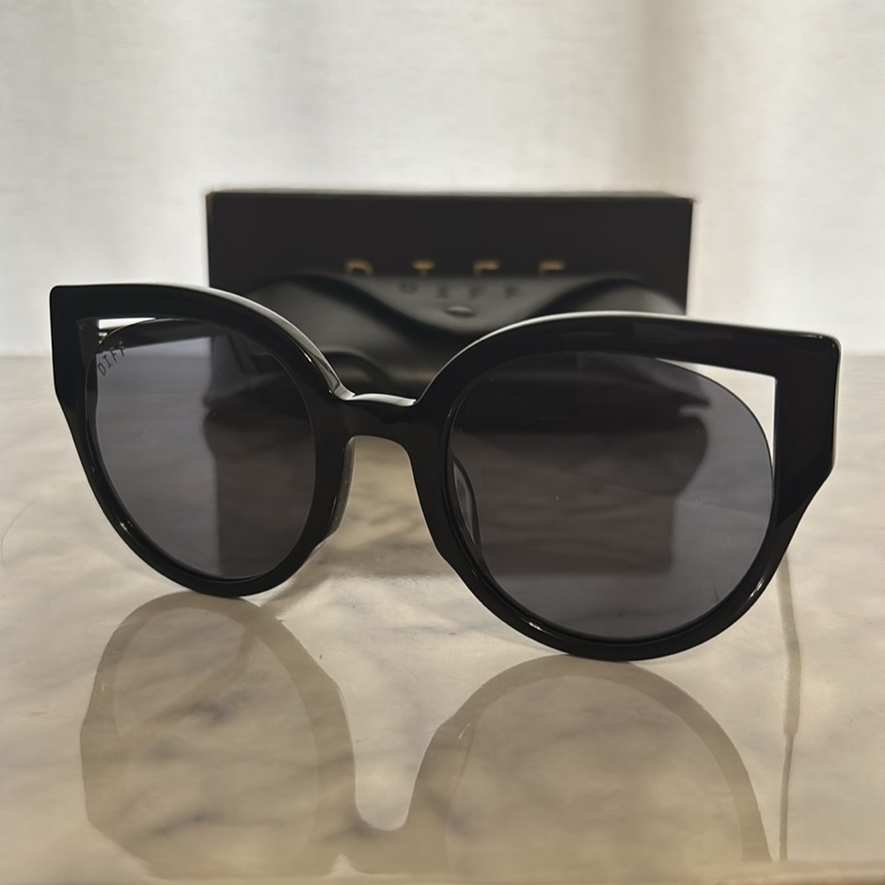 DIFF Black Cat Eye Sunglasses - Picture 6 of 7